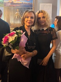Штирлиц впервые вышел на театральную сцену.